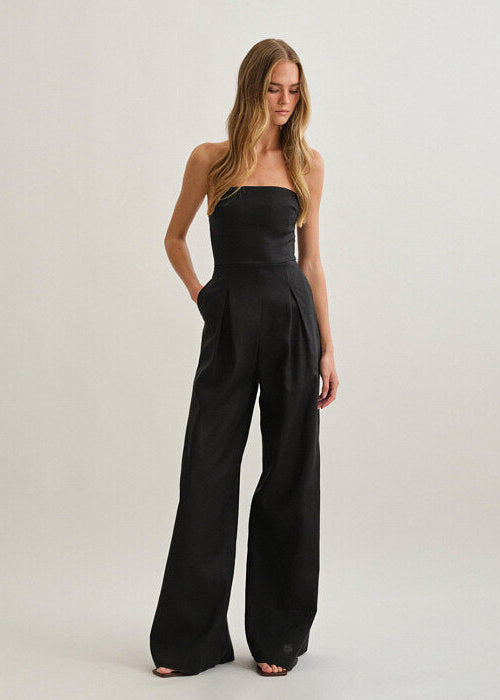 Ana / Traje