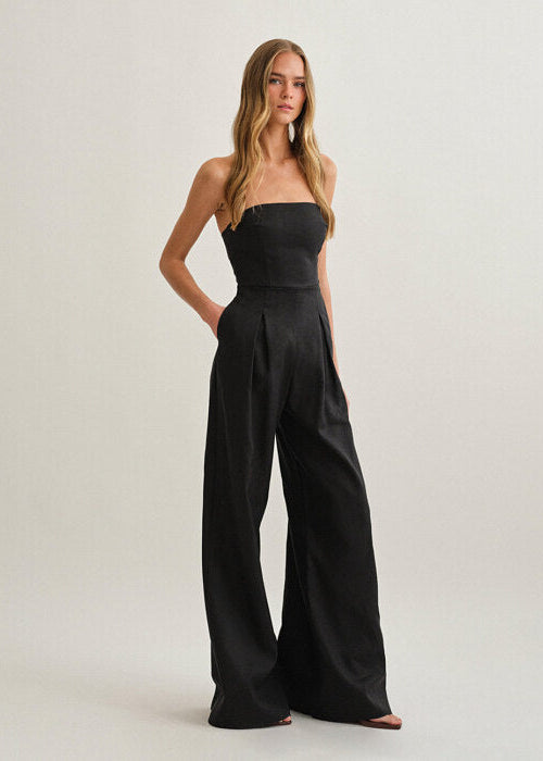 Ana / Traje