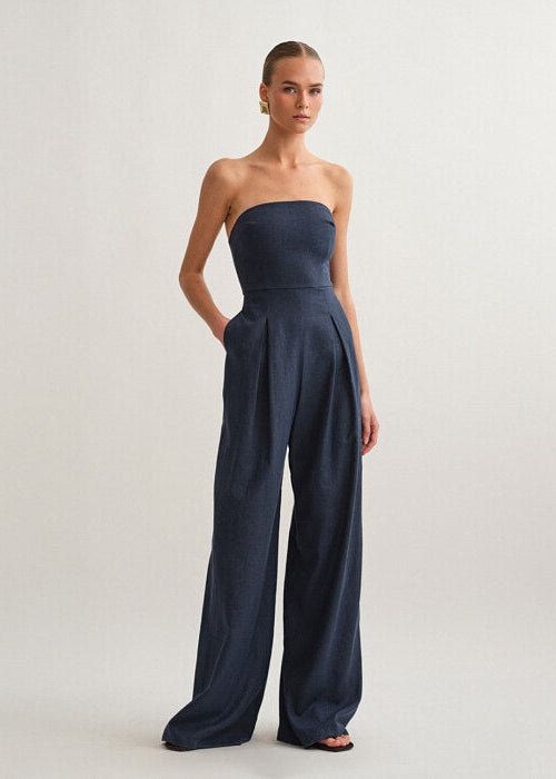 Ana / Traje