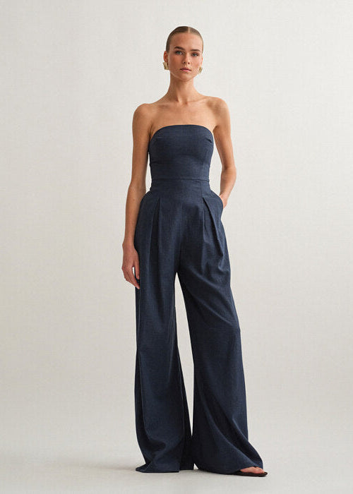 Ana / Traje